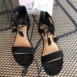 Candie’s black sandal